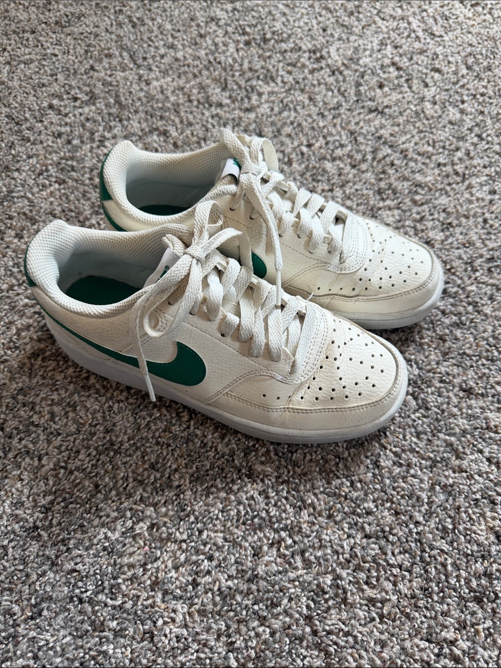 Nike Women's Cream/Green Low-Top Vision Sneakers Size 6.5